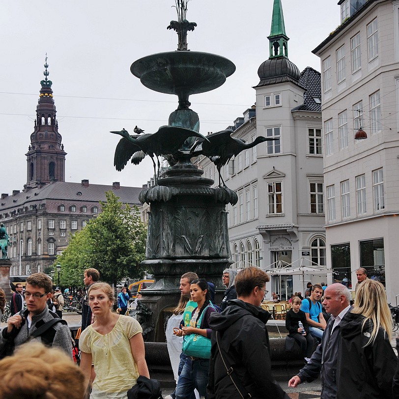 DSC_0272 Bei einem Spaziergang durch die Altstadt, die zwischen der Einkaufsstraße Strøget und der Schlossinsel liegt, trifft man immer wieder auf historische Bauten und...