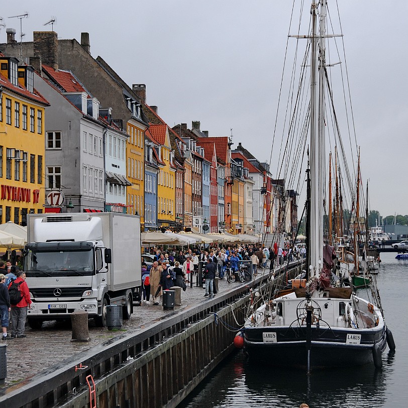 DSC_0259 Kopenhagen, Nyhavn - Der Nyhavn (dänisch der neue Hafen) ist ein von dänischen Kaufleuten erbauter Hafen in Kopenhagen.