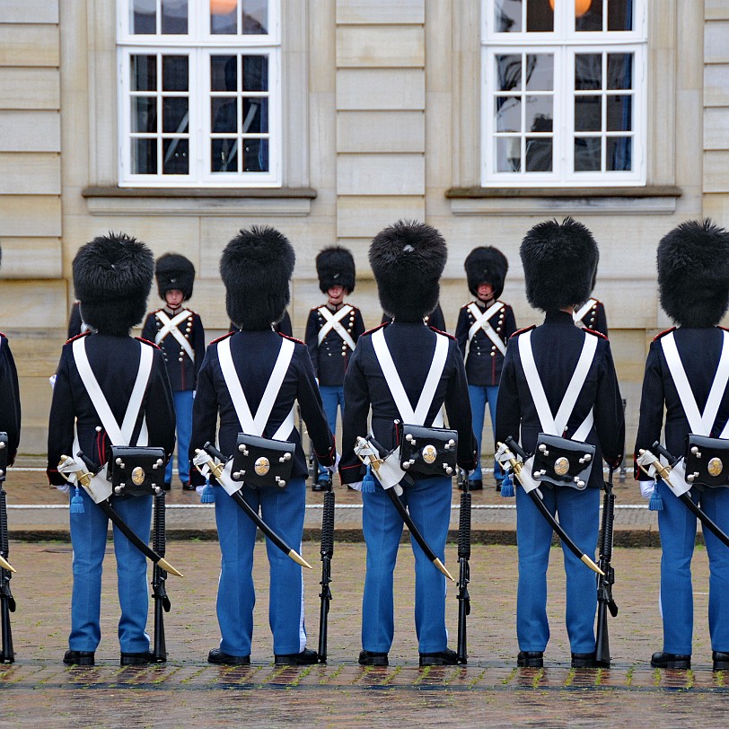 DSC_0234 Kopenhagen - Amalienborg Das Schloss Amalienborg (dän.: Amalienborg Slot []) ist die Kopenhagener Stadtresidenz der dänischen Königin Margrethe II. Das Schloss...