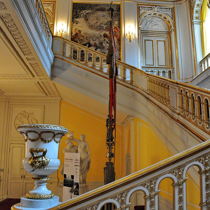 DSC_0482 Kopenhagen - Dänemark Schloss Christiansborg  das ausladende graue Gebäude wirkt zweifellos nicht so prächtig wie Schloss Amalienborg. 1167 legte Bischof...