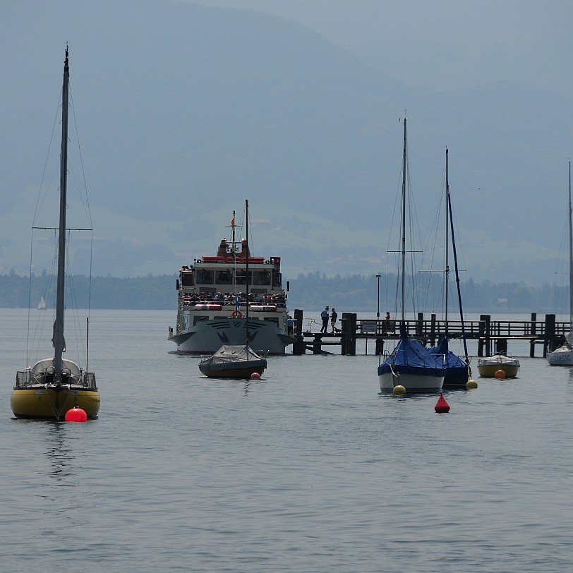 DSC_4073 Die Insel Frauenchiemsee, auch und vor allem von den Einheimischen fast immer Fraueninsel genannt, ist nach der Herreninsel die zweitgrößte der drei Inseln im...