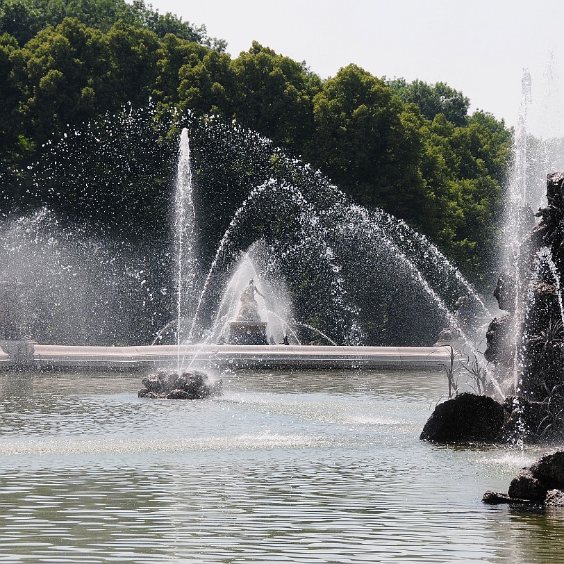 DSC_4151 Herrenchiemsee ist im Gegensatz zur Fraueninsel, die von ca. 300 Personen permanent bewohnt wird, nur von wenigen Personen ganzjährig bewohnt, kann aber dafür...