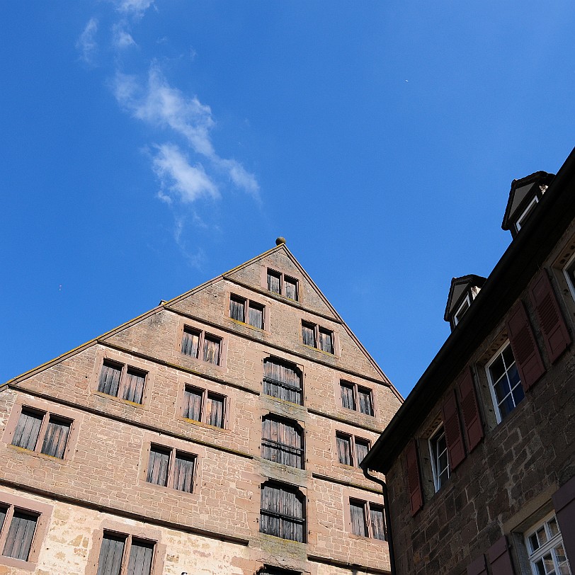 DSC_4573 Ein Maultier findet den Ort für die Klostergründung Ein Wappen an der Quellennische zeigt die Gründungslegende, in der es heißt, dass die Mönche unentschlossen...