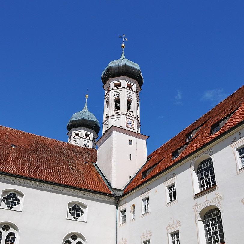 DSC_0726 Die Klosterkirche St. Benedikt (auch umgangssprachlich Basilika St. Benedikt und Klosterbasilika genannt) ist die ehemalige Abteikirche und jetzige Pfarrkirche...