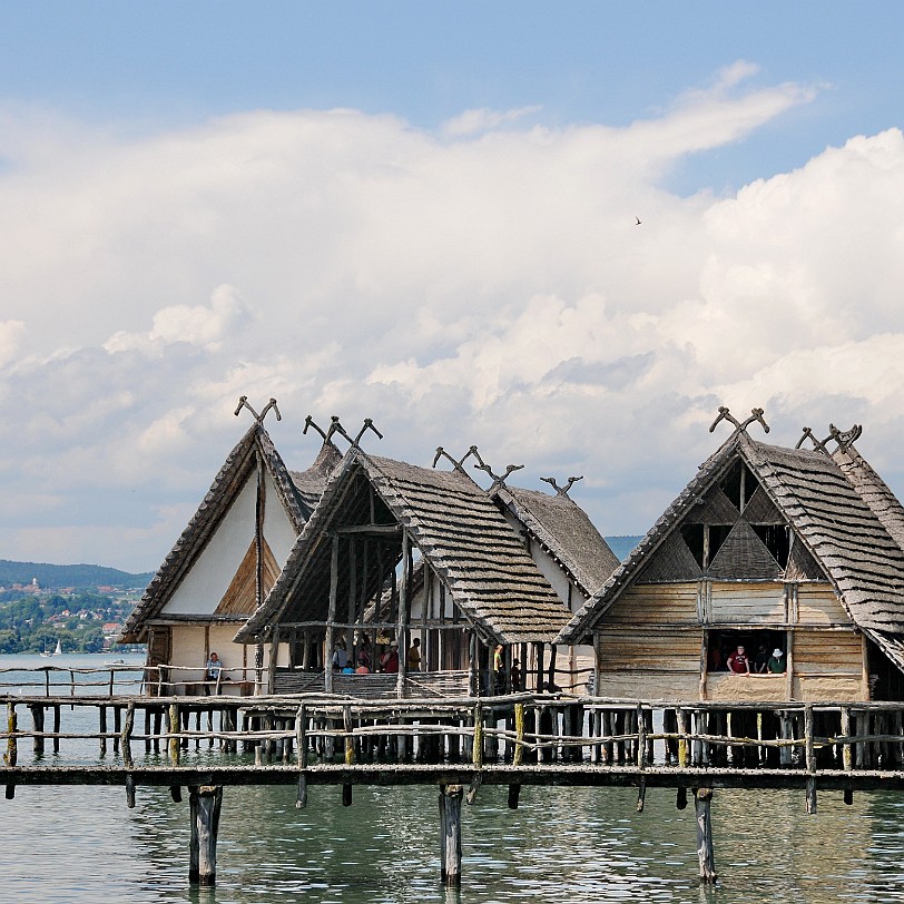 2012-07 Bodensee [0080] Das Pfahlbaumuseum Unteruhldingen ist ein am Bodensee gelegenes archäologisches Freilichtmuseum mit angeschlossenem Museumsbau in der Gemeinde...