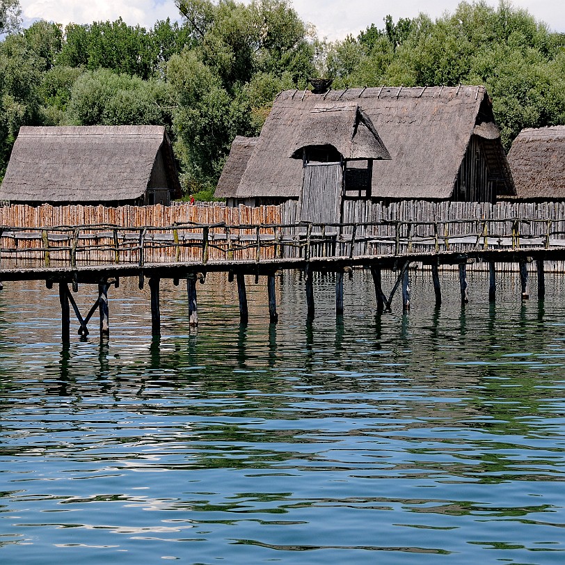 2012-07 Bodensee [0106] Das Pfahlbaumuseum Unteruhldingen ist ein am Bodensee gelegenes archäologisches Freilichtmuseum mit angeschlossenem Museumsbau in der Gemeinde...