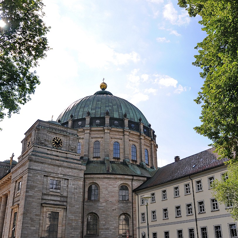2012-07 St. Blasien [0008] Der Dom St. Blasius steht in St. Blasien im Landkreis Waldshut, im Südschwarzwald. Die ehemalige Abteikirche des Klosters St. Blasien hat eine Gesamthöhe von 62...