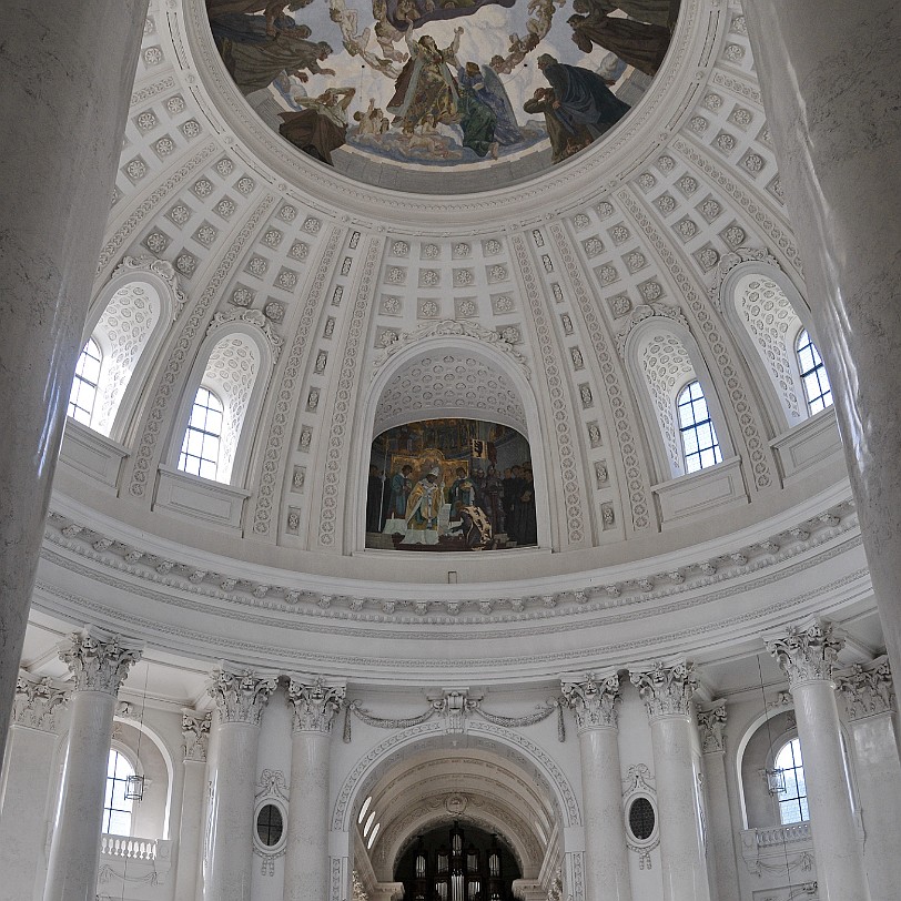 2012-07 St. Blasien [0010] Der Dom St. Blasius steht in St. Blasien im Landkreis Waldshut, im Südschwarzwald. Die ehemalige Abteikirche des Klosters St. Blasien hat eine Gesamthöhe von 62...