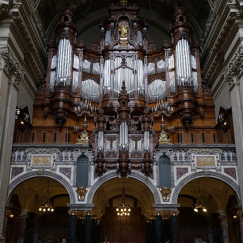 DSC00756 Berlin, Dom, Berliner Dom Der 1894 bis 1905 nach Plänen von Julius Raschdorff in Anlehnung an die italienische Hochrenaissance und den Barock errichtete Dom...