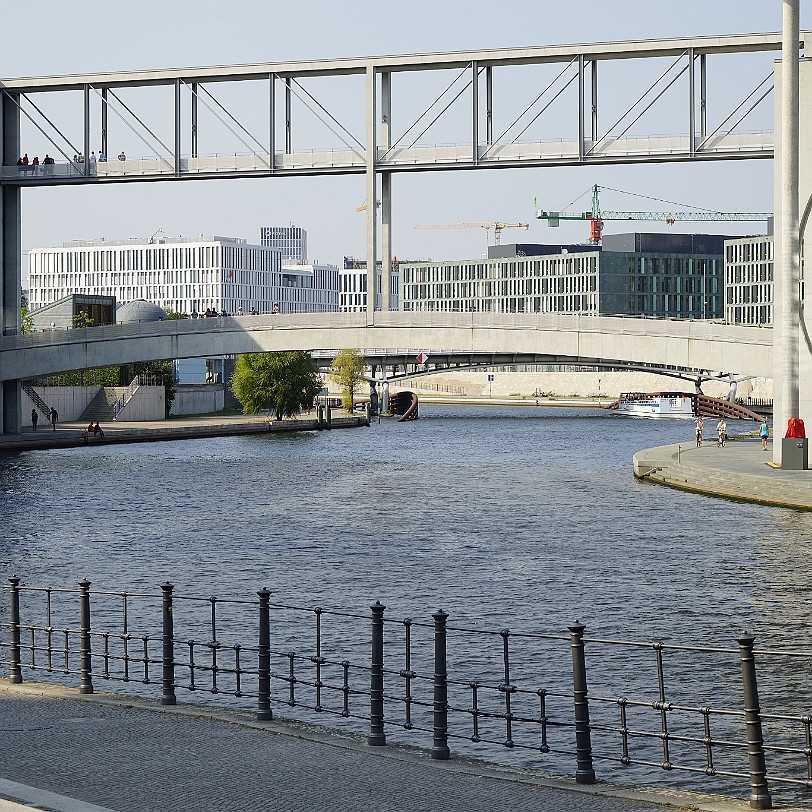 DSC00593 Als Berliner Regierungsviertel bezeichnet man das Gebiet, in dem die wichtigsten Instutionen der Exekutive (Bundesregierung) sowie der Legislative (Deutscher...