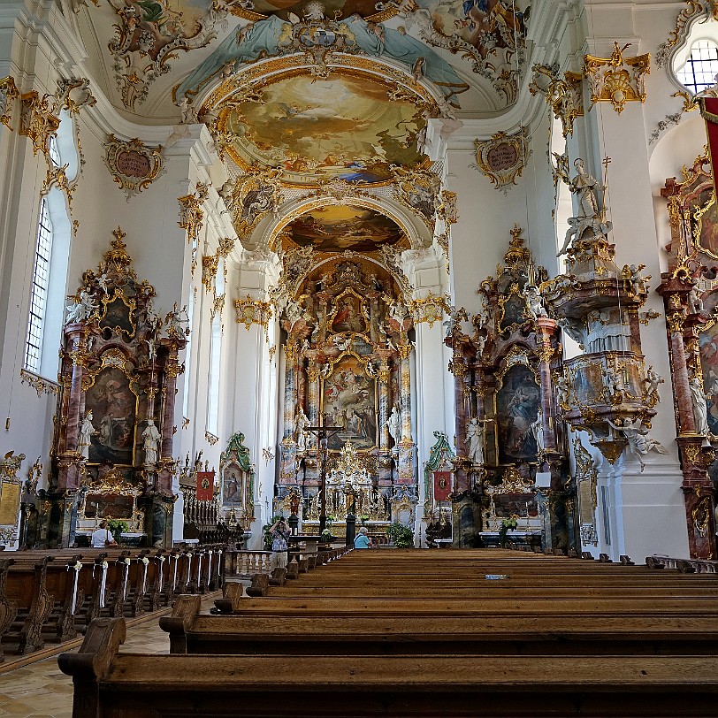 DSC02776 Kloster Roggenburg Die Klosterkirche, ein bedeutender Bau des schwäbischen Rokoko, wurde von 1752 bis 1758 nach Plänen von Simpert Kraemer in Kreuzform erbaut....