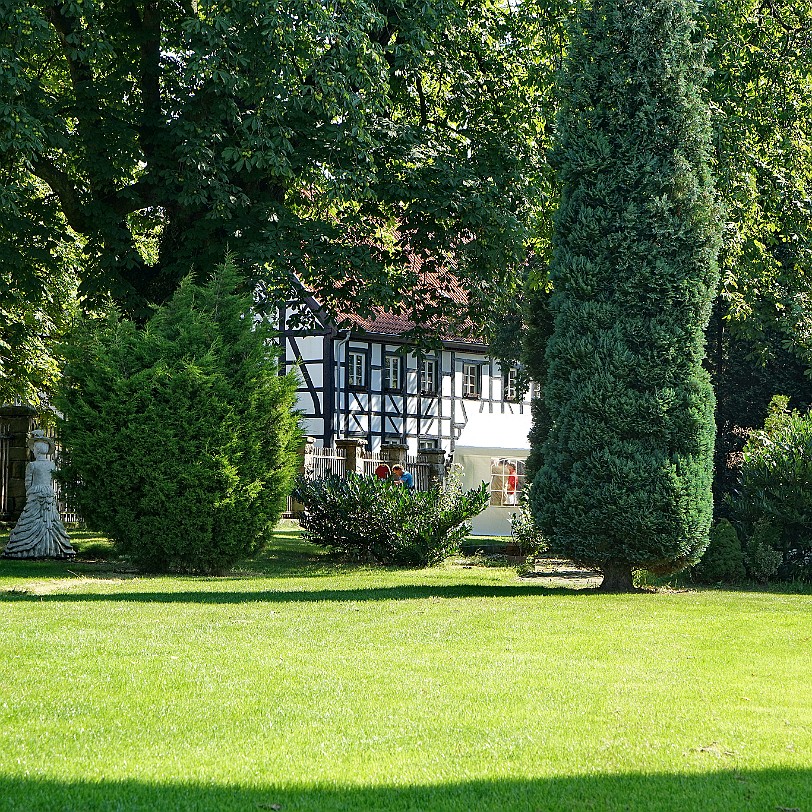 DSC02813 Der Name Westerholt stammt aus der Bezeichnung Holz im Westen, im Westen von Recklinghausen. Der Begriff Holz steht dabei für Wald. Vom Reichshof aus...