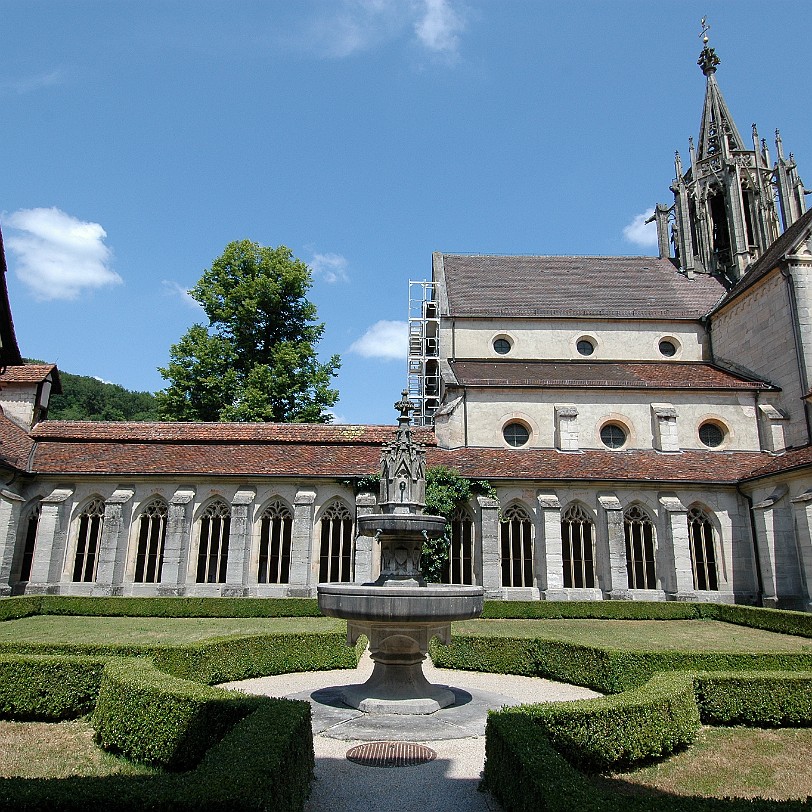 DSC_5558 Kloster Bebenhausen wurde vermutlich um 1183/84 durch Pfalzgraf Rudolph von Tübingen gegründet. In einer Urkunde Herzog Friedrichs von Schwaben aus dem Jahr...