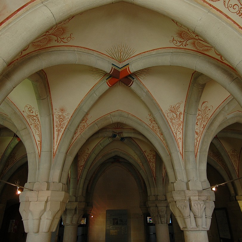 DSC_5564 Um 1225/28 war der zweitwichtigste Raum des Klosters, der Kapitelsaal, vollendet. Hier versammelte sich der Konvent. Entgegen klösterlicher Vorschrift wurden...