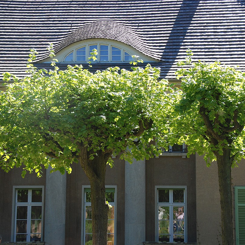 DSC_1555 Berlin Nach Liebermanns Tod im Jahr 1935 wurde seine Frau Martha von den Nationalsozialisten gezwungen, die Villa zu verkaufen. 1940 ging sie in den Besitz der...