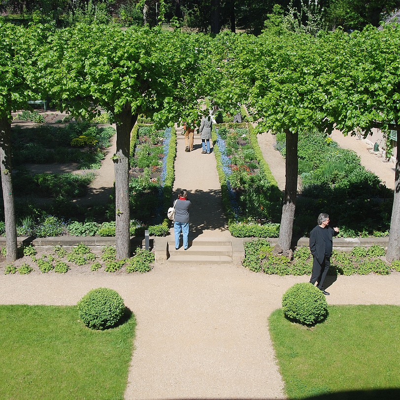 DSC_1558 Berlin Als 1906 ein weiteres Stück Land am Großen Wannsee parzelliert und verkauft wurde, kam es zu einem regelrechten Bauboom. Die Wassergrundstücke waren...