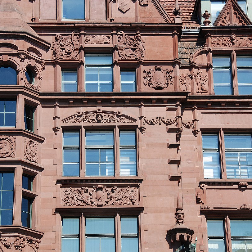 DSC_1336 Berlin, Nikolaiviertel Im Zweiten Weltkrieg, zwischen 1943 und 1945, ging das Nikolaiviertel im Bombenhagel und bei Straßenkämpfen zugrunde. Nach Kriegsende...