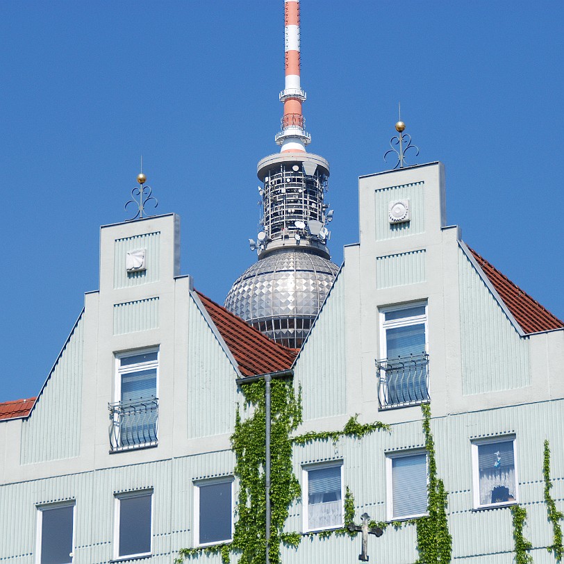 DSC_1339 Berlin, Nikolaiviertel Die erste erhaltene Urkunde, in der Cölln erwähnt wird, stammt vom 28. Oktober 1237. Berlin wird erst am 26. Januar 1244 in einem...