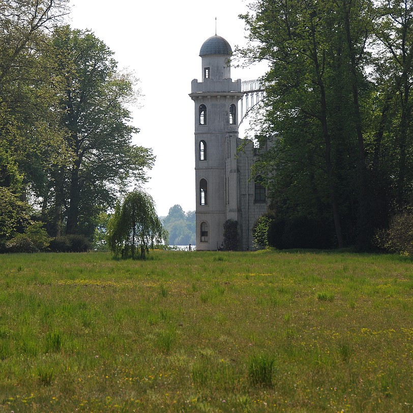 DSC_1513 Berlin Die Pfaueninsel ist eine in der Havel nahe dem Berliner Wannsee gelegene Insel und ein beliebtes Ausflugsziel. Östlich davon liegt eine kleinere Insel...