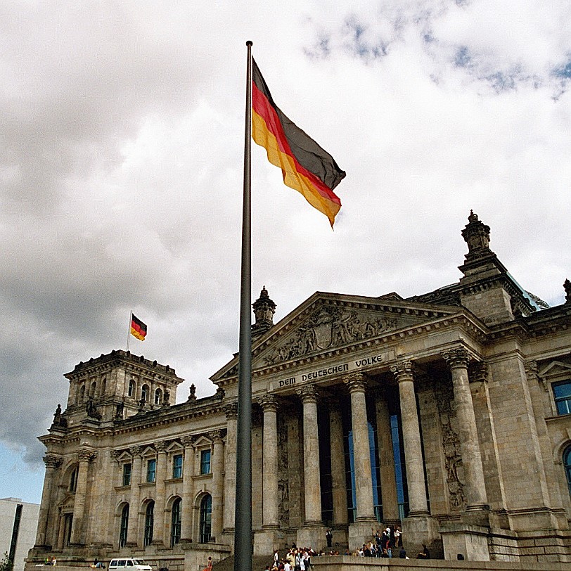 Berlin [031] Berlin, Reichstagsgebäude Erster Sitz eines Reichstages in Berlin war das Preußische Herrenhaus in der Leipziger Straße 3; hier tagte seit 1867 der Reichstag...