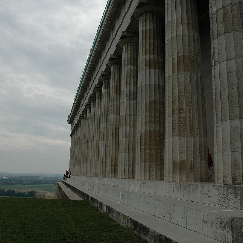 DSC_5760 Die Walhalla gilt als eines der bedeutendsten deutschen Nationaldenkmäler. Nach dem Untergang des Heiligen Römischen Reiches Deutscher Nation in der...