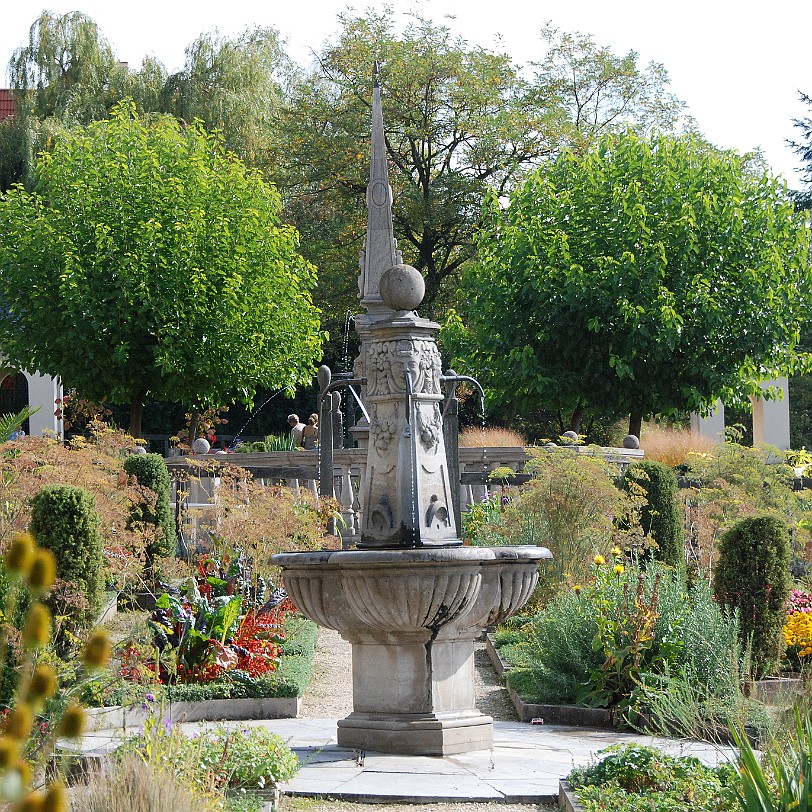 DSC_4897 Leonberg, Pomeranzengarten Der Leonberger Pomeranzengarten ist eines der wenigen Beispiele eines höfischen Gartens der Renaissance, die es in Deutschland gibt....