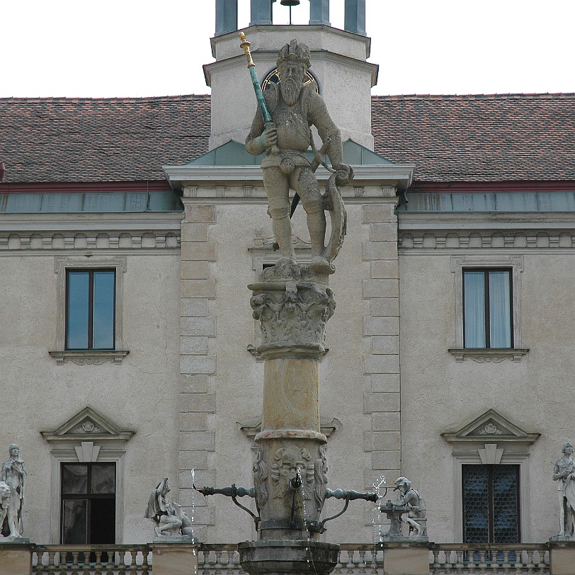 DSC_5631 Zu den berühmtesten Schlössern bundesweit gehört der Stammsitz derer von Thurn und Taxis. Schloss Emmeram in Regensburg hat mehr Zimmer als der Buckingham...