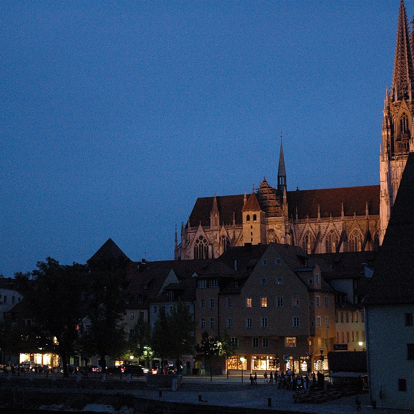 DSC_5614 Der Dom St. Peter ist zu Stein gewordener Glaube, der über Jahrhunderte das Leben der Menschen prägt. Er ist der weit sichtbare Mittelpunkt der Stadt Regensburg...
