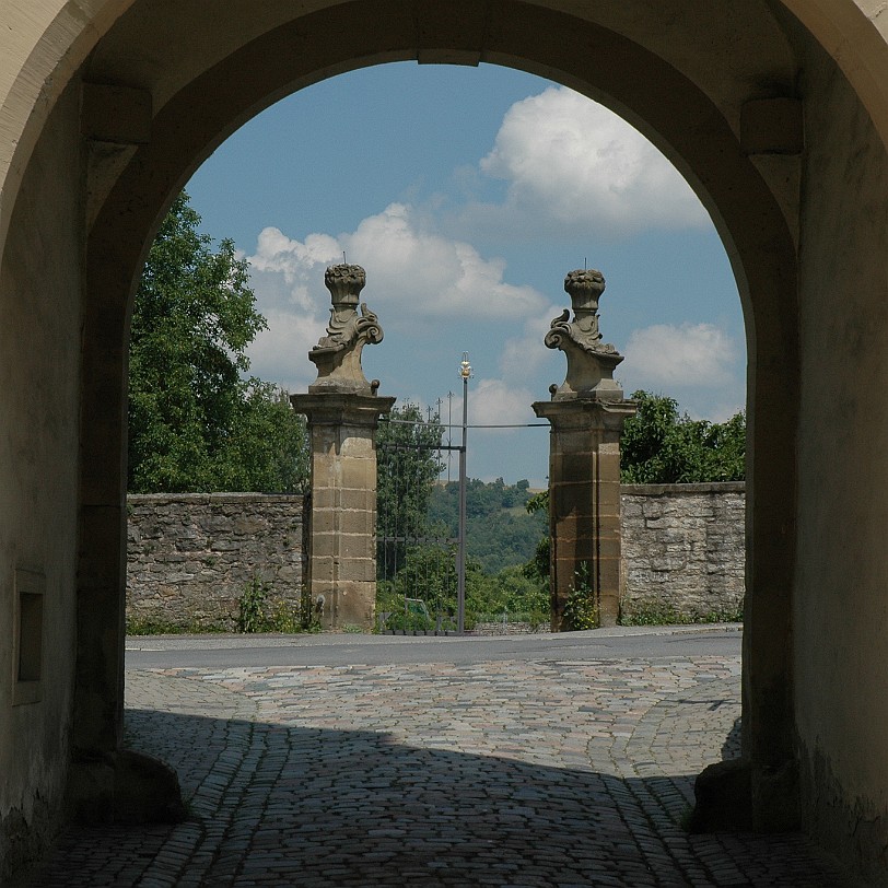 DSC_5486 Die Ringmauern mit Torturm und Ecktürmen stammen noch von der mittelalterlichen Anlage, die Alte Abtei und die Wirtschaftsgebäude entstanden in der...