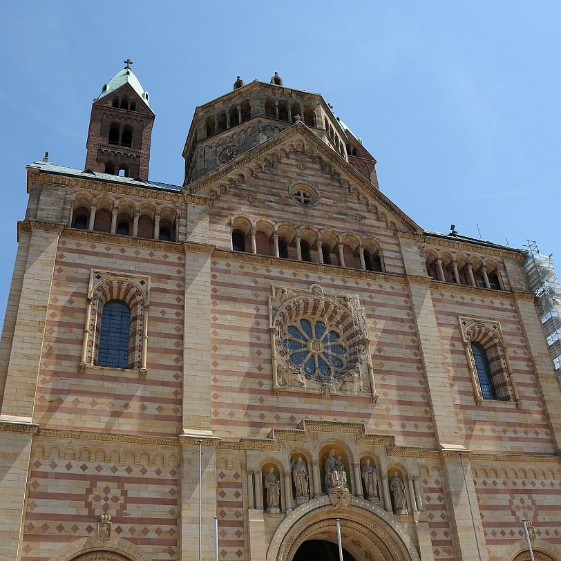 Index Die Bedeutung von Speyer drückte sich in nichts mehr aus als dem Bau des mächtigen Speyerer Domes auf Veranlassung des Kaisers Konrad II. Als Standort wurde die...