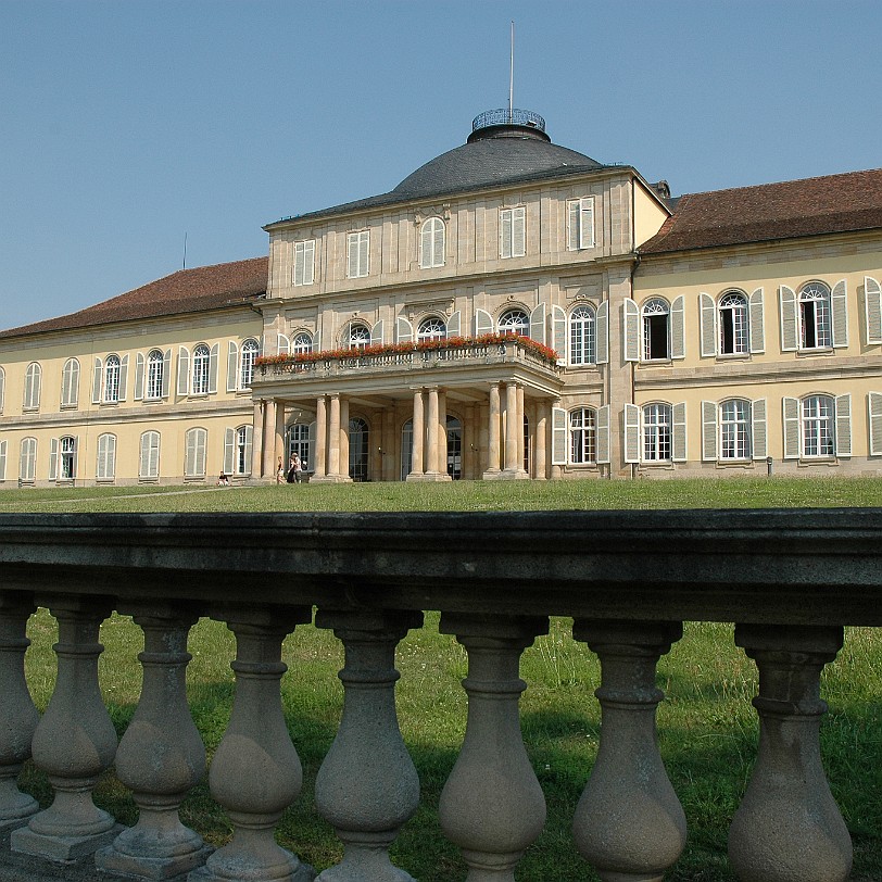 DSC_5502 Die letzte große Schöpfung Herzog Carl Eugens von Württemberg, Schloss Hohenheim, wandelte sich während der Bauzeit zwischen 1772 und 1793 vom kleinen Landgut...