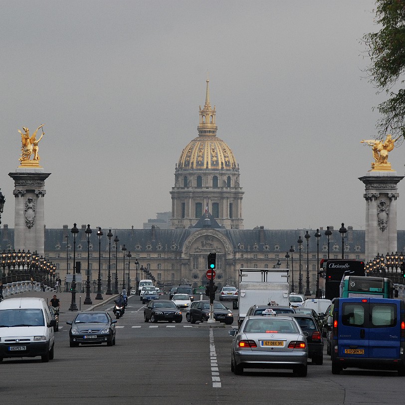 DSC_4605 Frankreich, Paris, Hotel des Invalides Ludwig XIV. sorgte endlich für eine umfassende Lösung, indem er für die Architektur die äußere Gestalt des spanischen...