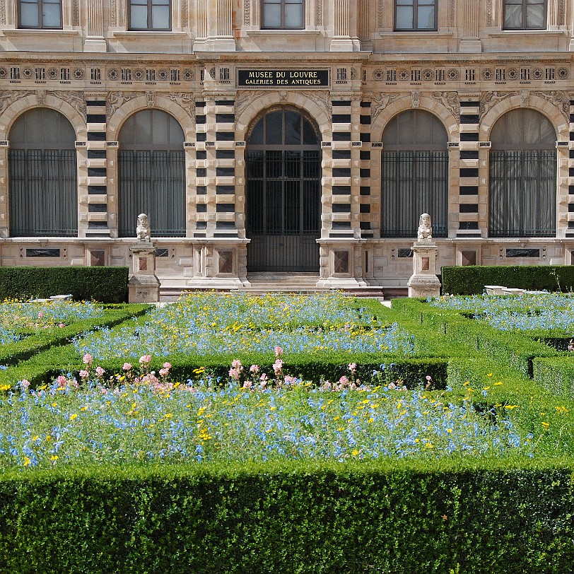 DSC_4065 Frankreich, Paris, Louvre Die frühere französische Königsresidenz Louvre in Paris ist heute das bekannteste und mit 8 Mill. Besuchern jährlich weltweit größte,...