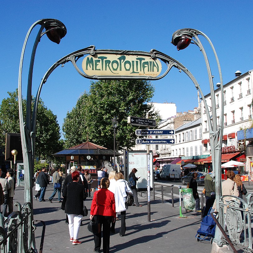 DSC_4225 Frankreich, Paris, Metro Die Pariser Métro ist berühmt für die Eingänge zum U-Bahn-System. Sie wurden aus verflochtenen Eisenträgern im Stil der Art Nouveau von...