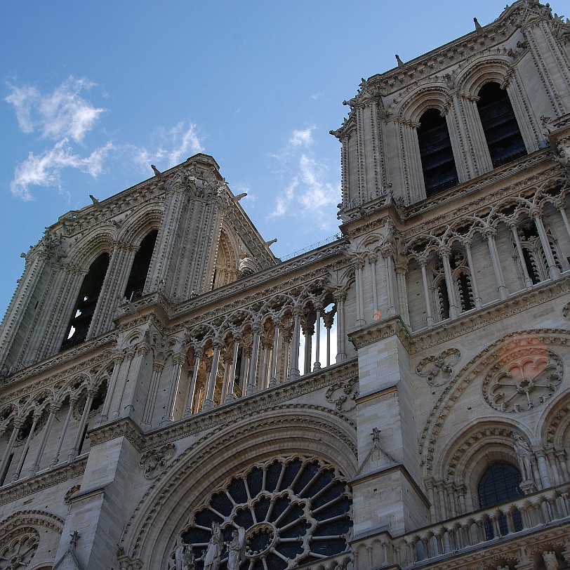 DSC_3916 Frankreich, Paris, Notre Dame Die Kathedrale ersetzt einen Vorgängerbau, der unter der Herrschaft des fränkischen Königs Childebert I., (König von 511 bis 558)...