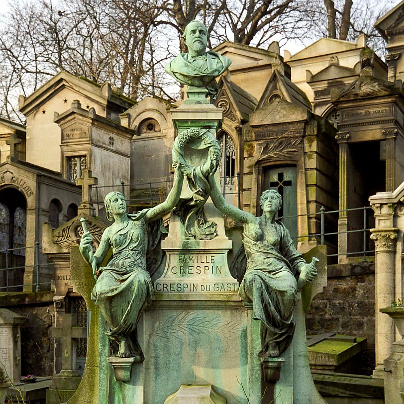 Paris [010] Frankreich, Paris, Père Lachaise Père-Lachaise Cemetery (French: Cimetière du Père-Lachaise) (officially, cimetière de l'Est eastern cemetery) is the largest...