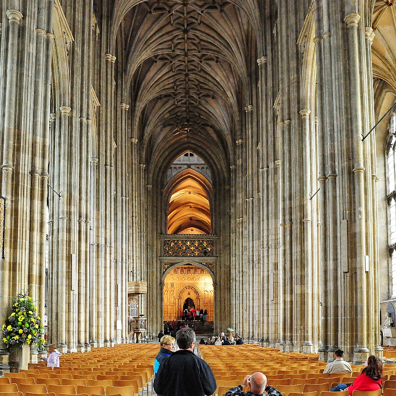 DSC_7811 Canterbury soll der Sage nach 900 v. Chr. von Rudilibas angelegt und von den alten Briten Caerther oder Caerkent (Stadt von Kent) genannt worden sein. Ab 43 n....