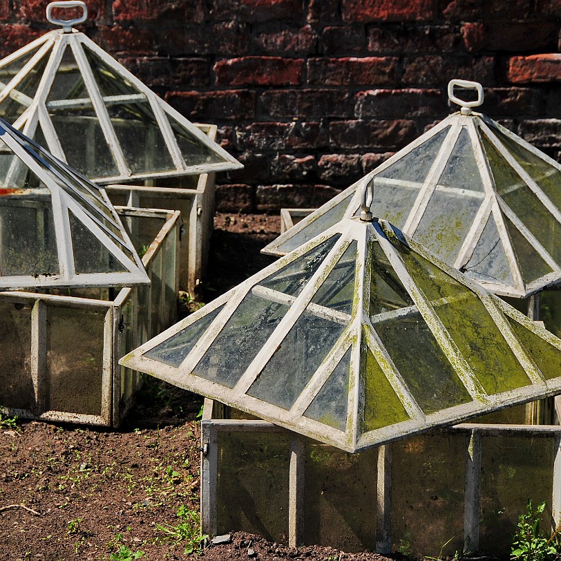 DSC_9126 Tatton Park Gardens consist of formal and informal gardens in Tatton Park to the south of Tatton Hall, Cheshire, England. Included in the gardens are an Italian...