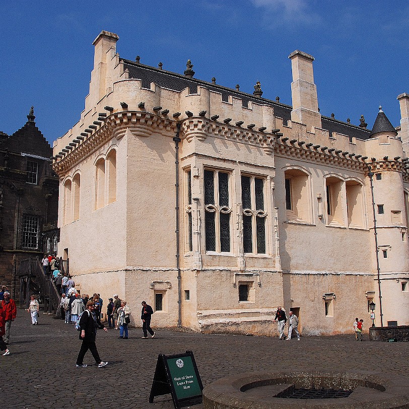 DSC_1986 Schottland, Großbritannien, Stirling, Stirling Castle Auf der rechten Seite des mittleren Innenhofs befinden sich die zwei bedeutendsten Gebäude des Schlosses,...