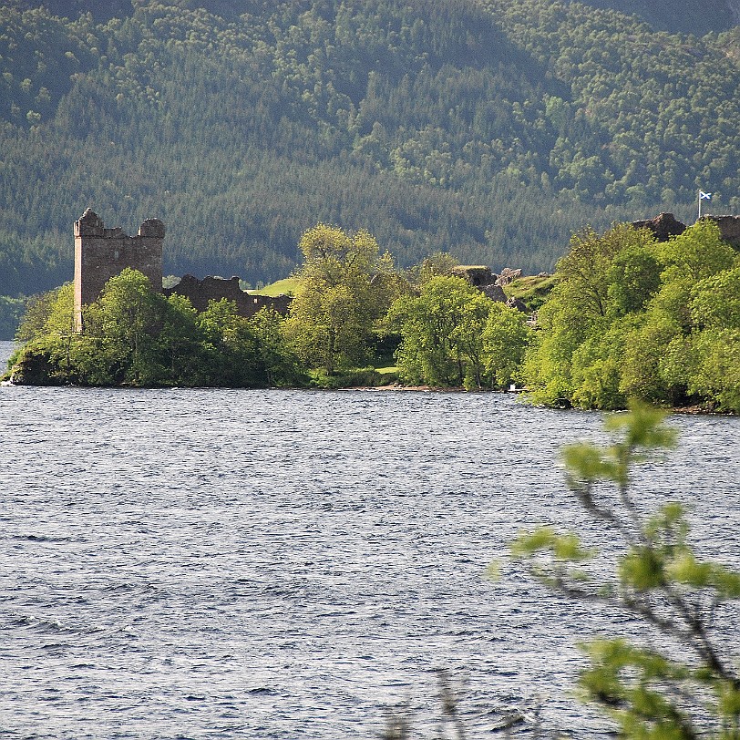 DSC_2884 Großbritannien, Schottland, Drumnadrochit, Loch Ness, Urquhart Castle Etwa 1230 erbaut, zählte die Burg zu den größten in Schottland. 1296 wurde sie von den...