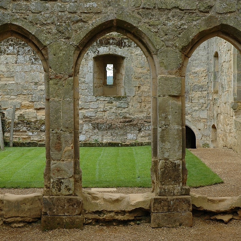 [D-0221] Bodiam Castle today Set in open parkland, the castle is approached through the remains of several medieval features including the ornamental water gardens and...