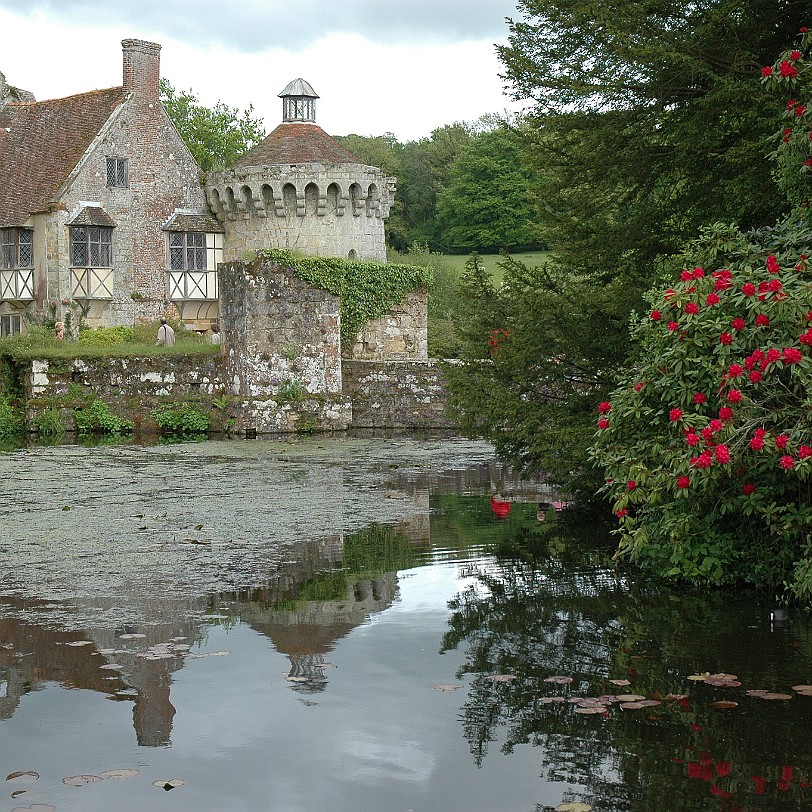 [D-0158] The earliest recorded owner of the manor was Lambert de Scoteni in 1137. Roger Ashburnham built the castle in the valley of the River Bewl c.1378-80. Like...