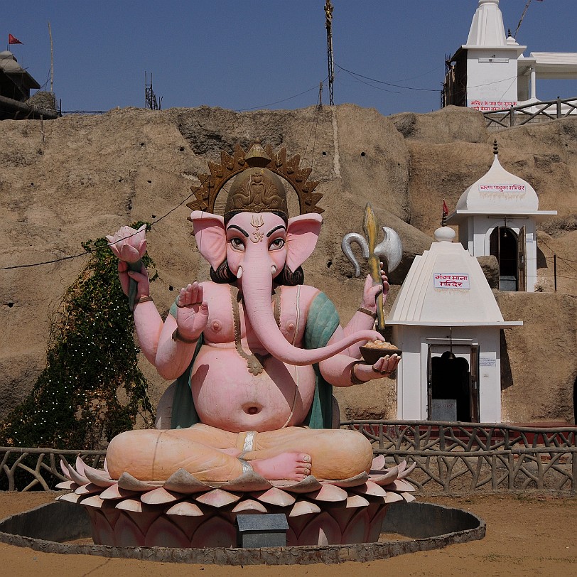 DSC_1780 Von Mandawa nach Bikaner. Ein Tempelneubau nach Geschmack des Spenders.