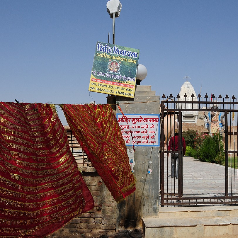 DSC_1788 Von Mandawa nach Bikaner. Ein Tempelneubau nach Geschmack des Spenders.