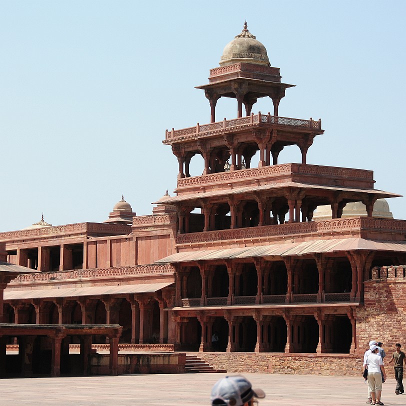 DSC_3642 Fatehpur Sikri: Die frühere Hauptstadt des Mogulreiches unter Großmogul Akbar (15421605) wurde zwischen 1569 und 1574 erbaut. 1571 zog Akbar mit seinem...