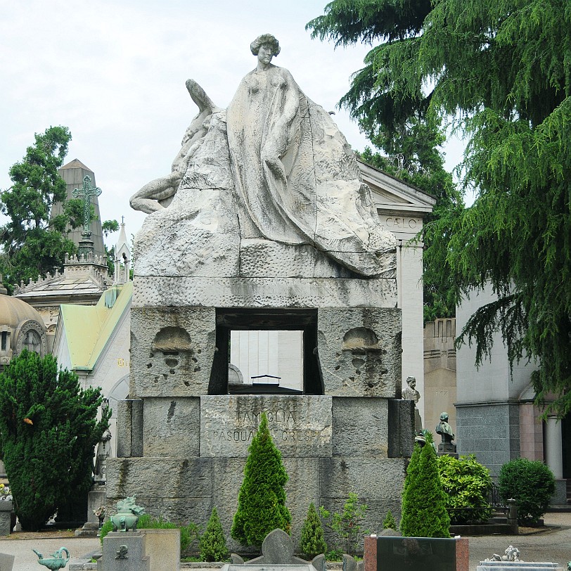 2013-07 Mailand [0004] Der Cimitero Monumentale von Mailand ist ein 1866 eröffneter Zentralfriedhof mit zahlreichen künstlerisch interessanten oder sonst berühmten Gräbern.