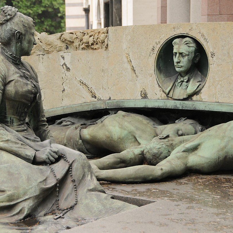 2013-07 Mailand [0012] Der Cimitero Monumentale von Mailand ist ein 1866 eröffneter Zentralfriedhof mit zahlreichen künstlerisch interessanten oder sonst berühmten Gräbern.