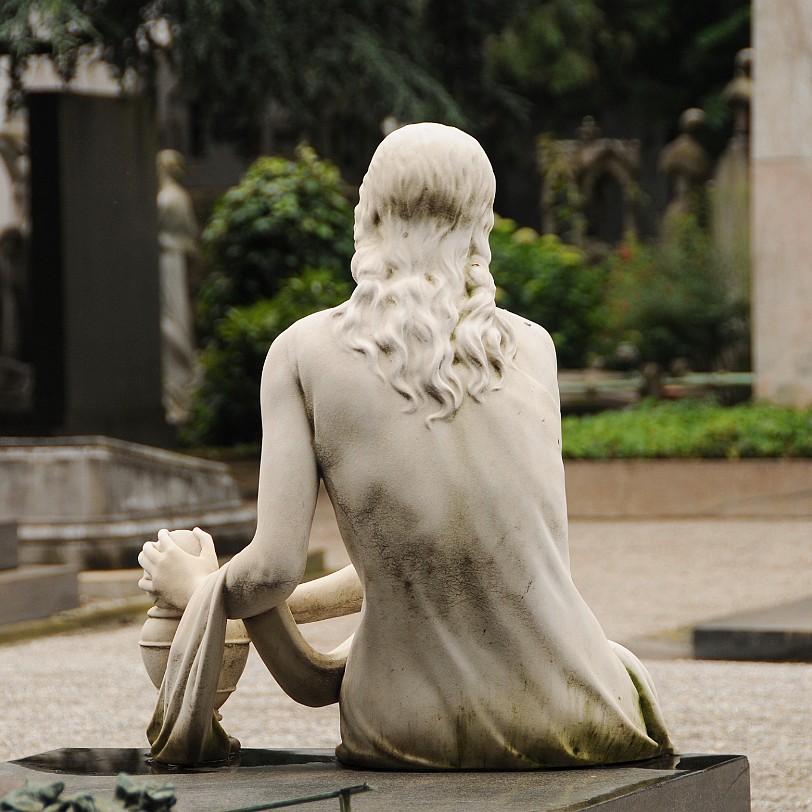 2013-07 Mailand [0021] Der Cimitero Monumentale von Mailand ist ein 1866 eröffneter Zentralfriedhof mit zahlreichen künstlerisch interessanten oder sonst berühmten Gräbern.