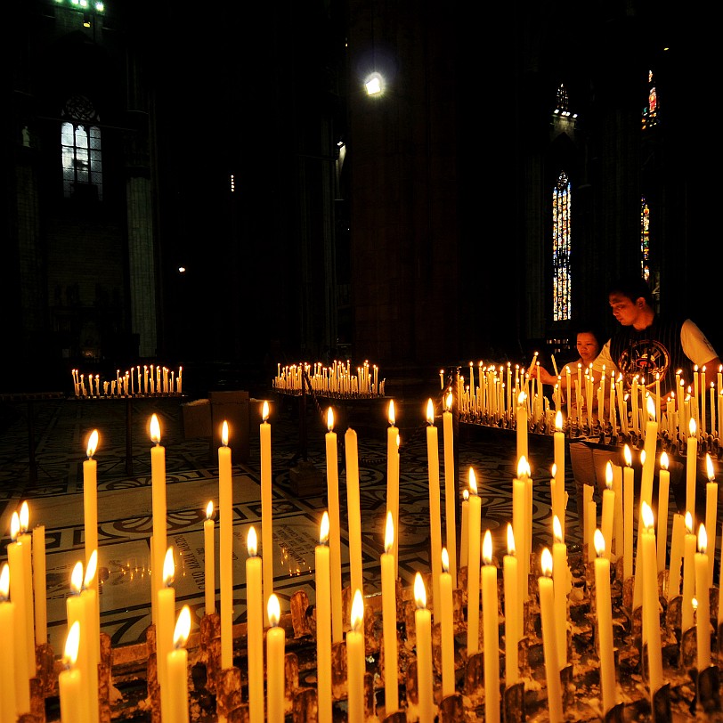 2013-07 Mailand [0116] Der Mailänder Dom, Duomo di Santa Maria Nascente (im lombardischen Dialekt Dom de Milan), ist eines der berühmtesten Bauwerke Italiens und Europas und die...