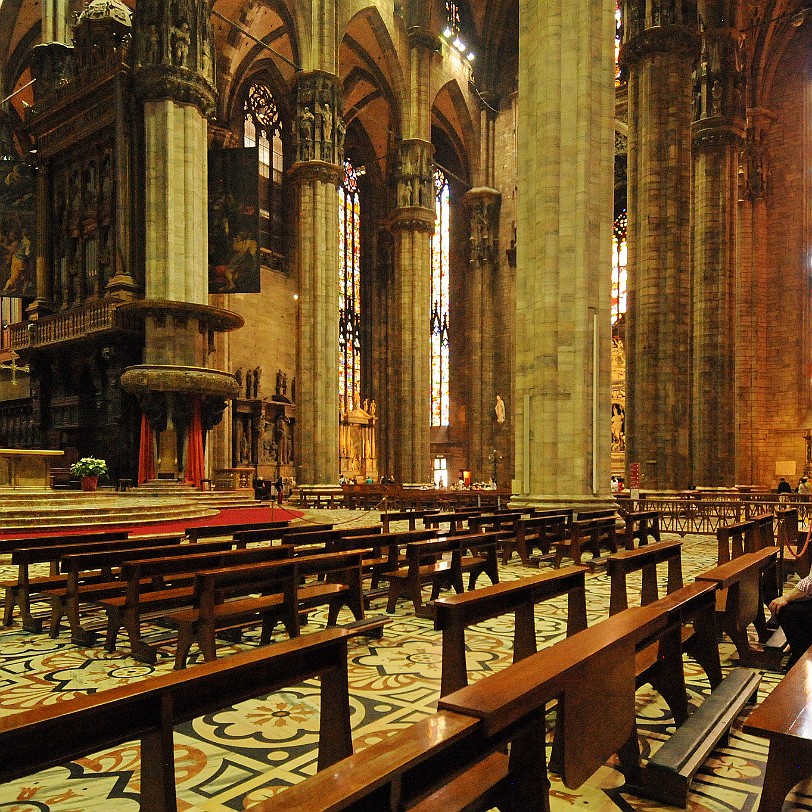 2013-07 Mailand [0124] Der Mailänder Dom, Duomo di Santa Maria Nascente (im lombardischen Dialekt Dom de Milan), ist eines der berühmtesten Bauwerke Italiens und Europas und die...